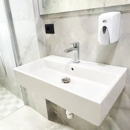 1 Bedroom 1119 *